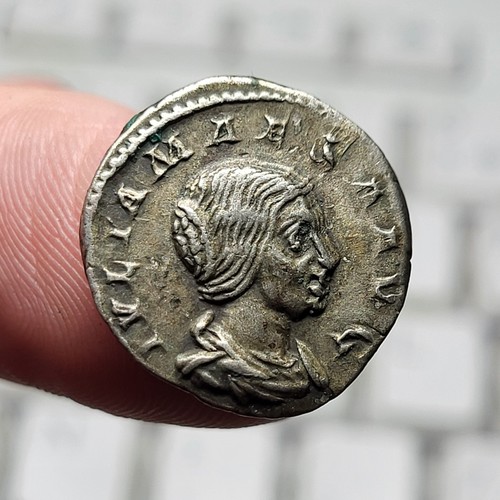 1c1 julia maesa - julia, denier